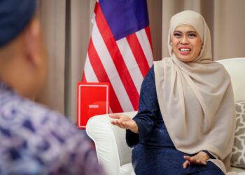 ADIBAH Omar semasa ditemu bual wartawan Utusan Malaysia, Laupa Junus.