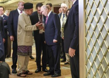 PERDANA Menteri, Datuk Seri Anwar Ibrahim mengadakan pertemuan dua hala bersama Presiden Russia, Vladimir Putin di luar Sidang Kemuncak Pemimpin-Pemimpin BRICS ke-18 yang berlangsung di New Delhi, India. Pertemuan itu antara siri pertemuan dua hala Anwar dengan pemimpin dunia yang berlangsung sempena sidang kemuncak berkenaan.-BERNAMA