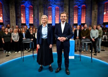 ULF Kristersson (kanan) dan Magdalena Andersson. - AFP