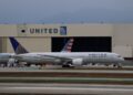 GAMBAR fail sebuah pesawat penumpang United Airlines. - AFP