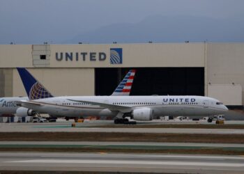 GAMBAR fail sebuah pesawat penumpang United Airlines. - AFP