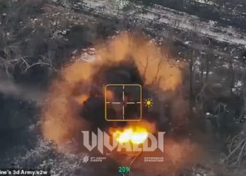 UKRAINE menggunakan dron pengebom. - e2w/Ukraine’s 3d Army
