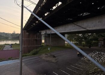 LOKASI seorang kanak-kanak berusia tiga tahun yang terjatuh di Jambatan Victoria, Enggor, Perak, semalam.