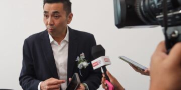 H'Ng Mooi Lye ketika sidang akhbar mengenai isu ladang ternakan babi di Kampung Selamat, Tasek Gelugor, Pulau Pinang yang dibangkitkan oleh Ahli Parlimen Tasek Gelugor, Datuk Wan Saiful Wan Jan, semalam.-UTUSAN/DANIAL SAAD