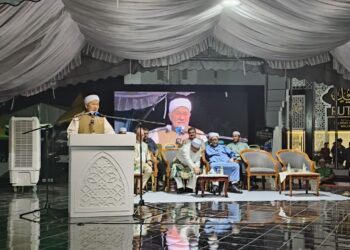 TUAN Ibrahim Tuan Man semasa menyampaikan ceramah sempena Sambutan Jubli Intan 75 Tahun Pas di Pusat Tarbiah Islamiah Kelantan (PUTIK) Pengkalan Chepa, Kota Bharu, Kelantan malam tadi.-UTUSAN/YATIMIN ABDULLAH.