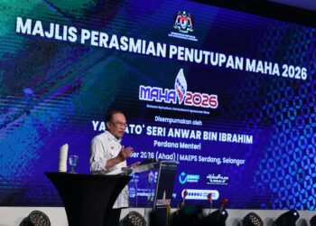 Perdana Menteri, Datuk Seri Anwar Ibrahim berucap pada Majlis Perasmian Penutupan Pameran Pertanian, Hortikultur dan Agro Pelancongan Malaysia (MAHA) 2026 di MAEPS, Serdang di sini hari ini. GAMBAR - AMIR KHALID