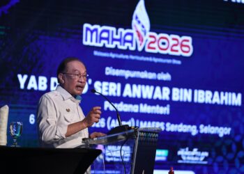 Perdana Menteri, Datuk Seri Anwar Ibrahim berucap pada Majlis Perasmian Penutupan Pameran Pertanian, Hortikultur dan Agro Pelancongan Malaysia (MAHA) 2026 di MAEPS, Serdang di sini hari ini. GAMBAR - AMIR KHALID