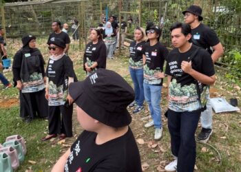 PENGAMAL media ketika penerangan mengenai program Tanggungjawab Sosial Korporat (CSR) di Pulau Orang Utan Bukit Merah, Kerian, Perak. UTUSAN/ELCASEYH LIMPUONG