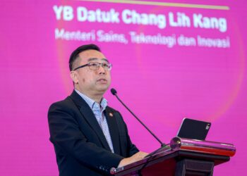 CHANG Lih Kang berucap pada Pertandingan Akhir Cabaran Sains Kebangsaan 2026 Piala Pusingan YAB Perdana Menteri di Institut Kesihatan Negara (NIH) di sini hari ini. - UTUSAN/FARIZ RUSADIO