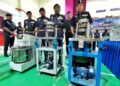 HUSSEIN Omar Khan (baris depan, dua dari kanan) menunjukkan pelbagai peralatan memproses dadah yang dirampas semasa sidang akhbar di IPD Seremban, Seremban 2, Negeri Sembilan, semalam.
– UTUSAN/MOHD. SHAHJEHAN MAAMIN
