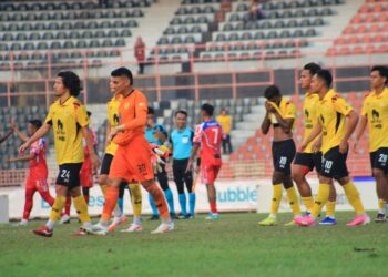 SKUAD Negeri Sembilan FC terpaksa menelan pahit selepas tewas kepada Kelantan City secara agreget, 4-3,  meskipun menang dengan jaringan 3-2 dalam perlawanan pusingan kedua Piala FA di Stadium Tuanku Abdul Rahman, Paroi di sini petang tadi.-UTUSAN/SHAHJEHAN MAAMIN