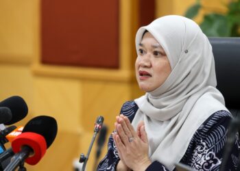 FADHLINA SIDEK
