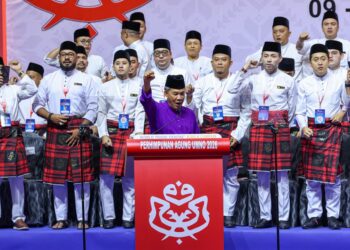 MOHAMAD Hasan ketika berucap pada Majlis Perasmian Perhimpunan Agung Pergerakan Sayap Wanita, Pemuda dan Puteri UMNO, di sini hari ini.-UTUSAN/ISKANDAR ISHAK