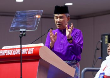 MOHAMAD Hasan ketika berucap pada Majlis Perasmian Perhimpunan Agung Pergerakan Sayap Wanita, Pemuda dan Puteri UMNO, di sini hari ini.-UTUSAN/ISKANDAR ISHAK