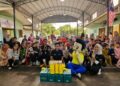 WARGA Persatuan Orang Pekak Tawau bersama wakil Maxim Malaysia merakam gambar kenangan selepas penyerahan sumbangan barangan keperluan pembelajaran sempena program tanggungjawab sosial korporat (CSR) syarikat berkenaan. IHSAN MAXIM MALAYSIA