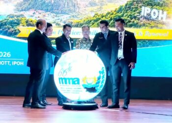 THIRUNAVUKARASU (tiga dari kiri) pada Konvensyen Kebangsaan MMA dan Kongres Saintifik 2026 di salah sebuah hotel di Ipoh, hari ini.
