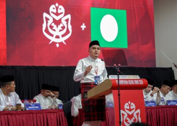 MUHAMMAD Akmal Saleh ketika menyampaikan ucapan dasar Ketua Pergerakan Pemuda UMNO pada Perhimpunan Agung Pergerakan Pemuda UMNO di sini, hari ini.