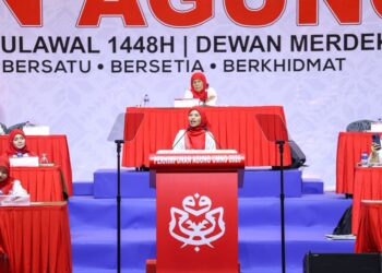 NORAINI Ahmad ketika berucap pada Perhimpunan Agung Wanita UMNO sempena Perhimpunan Agung UMNO 2026 di Pusat Perdagangan Dunia Kuala Lumpur (WTCKL) di sini, hari ini. - UTUSAN/ISKANDAR ISHAK