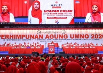 NORAINI Ahmad ketika berucap pada Perhimpunan Agung Wanita UMNO sempena Perhimpunan Agung UMNO 2026 di Pusat Perdagangan Dunia Kuala Lumpur (WTCKL) di sini, hari ini. - UTUSAN/ISKANDAR ISHAK