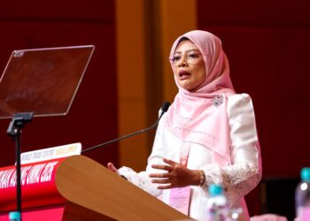 NURUL Amal ketika berucap pada Perhimpunan Agung Puteri UMNO sempena Perhimpunan Agung UMNO 2026 di Pusat Perdagangan Dunia Kuala Lumpur (WTCKL) di sini, hari ini.