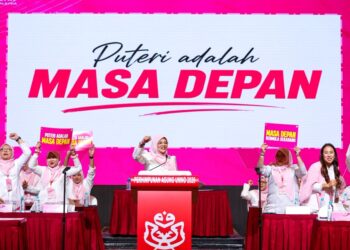 NURUL Amal Mohd Fauzi ketika berucap pada Perhimpunan Agung Puteri UMNO sempena Perhimpunan Agung UMNO 2026 di Pusat Perdagangan Dunia Kuala Lumpur (WTCKL) di sini, hari ini. - UTUSAN/ISKANDAR ISHAK