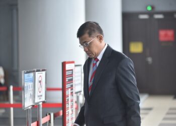 MOHD. Nizam Jaffar ketika hadir ke Kompleks Mahkamah Kuala Lumpur bagi prosiding sebutan kes melibatkan empat pertuduhan rasuah dan pecah amanah melibatkan wang berjumlah lebih RM3 juta yang dihadapinya. - UTUSAN/M. FIRDAUS M. JOHARI