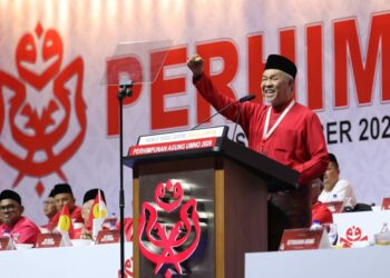 AHMAD Zahid Hamidi berucap sempena Perhimpunan Agung UMNO ke-69 -UTUSAN/FARIZ RUSADIO