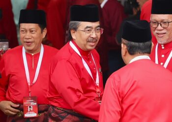 JOHARI Abdul Ghani ketika ditemui selepas Ucapan Dasar Presiden UMNO sempena Perhimpunan Agung UMNO (PAU) 2026 di Pusat Dagangan Dunia (WTC), di sini hari ini.-UTUSAN/ISKANDAR ISHAK