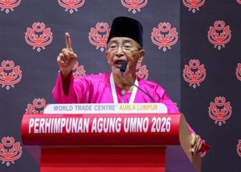 ADAM Abd. Hamid ketika ketika membahaskan Ucapan Dasar Presiden UMNO pada Perhimpunan Agung UMNO (PAU) 2026 di Pusat Dagangan Dunia Kuala Lumpur (WTCKL), hari ini.-UTUSAN/FARIZ RUSADIO