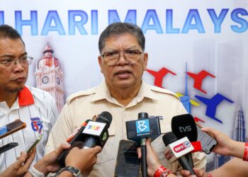 JOHARI Abdul ketika sidang media pada Majlis Perasmian Hari Terbuka Parlimen Malaysia 2026 di Kompleks Parlimen Malaysia di sini, hari ini. - UTUSAN/ISKANDAR ISHAK