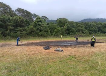 KEADAAN  lokasi nahas ketika kerja-kerja mengumpul dan membawa keluar serpihan helikopter untuk dibawa keluar ke Miri, Sarawak bagi tujuan analisis dan penelitian siasatan lanjut.