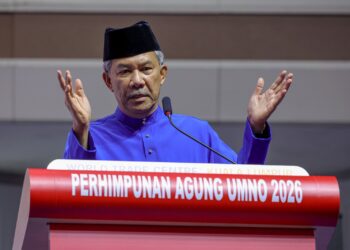 MOHAMAD Hasan ketika berucap dalam penggulungan Perhimpunan Agung UMNO 2026 di Kuala Lumpur hari ini.-UTUSAN/FARIZ RUSADIO.