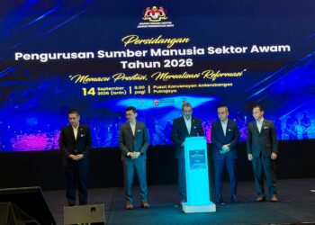 Wan Ahmad Dahlan Abdul Aziz ketika merasmikan Persidangan Pengurusan Sumber Manusia Sektor Awam di Pusat Konvensyen Antarabangsa Putrajaya.