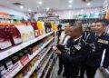 FADIL Marsus dan Pengasas dan Pengerusi Eksekutif Kumpulan KK Supermart & Superstore Sdn Bhd, Datuk Seri Dr Chai Kee Kan melawat ke ruang jualan KK Mart di IPK KL.