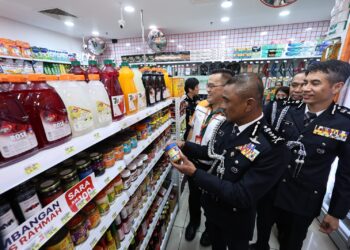 FADIL Marsus dan Pengasas dan Pengerusi Eksekutif Kumpulan KK Supermart & Superstore Sdn Bhd, Datuk Seri Dr Chai Kee Kan melawat ke ruang jualan KK Mart di IPK KL.