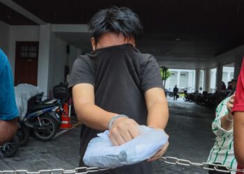 HO Kun Quan mengaku tidak bersalah ketika dihadapkan ke Mahkamah Sesyen, George Town, Pulau Pinang atas pertuduhan melakukan khianat dengan api sehingga menyebabkan kerosakan terhadap sebuah kereta jenis BMW, pada 8 Ogos lalu.-UTUSAN/DANIAL SAAD