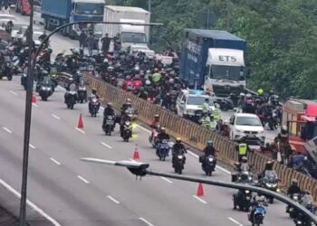 KEADAAN Lebuh Raya Utara-Selatan dari Ipoh menghala ke Kuala Kangsar mengalami kesesakan lebih tujuh kilometer (km).-FB PLUS