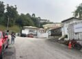 KEADAAN di kediaman Datuk Seri Najib Razak di Langgak Duta, semalam.