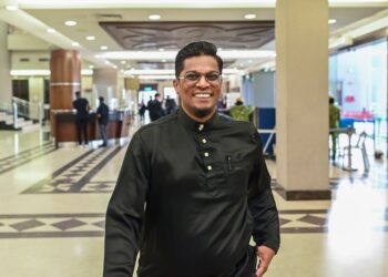 ZAMRI Vinoth ketika hadir bagi keputusan representasi terhadap dakwaan mengeluarkan kenyataan pada penganjuran perhimpunan GARAH di Mahkamah Majistret Kuala Lumpur, di sini hari ini. - UTUSAN/SYAKIR RADIN