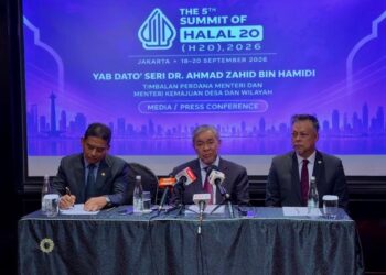 AHMAD Zahid Hamidi pada sidang akhbar selepas Sidang Kemuncak Halal 20 (H20) Kali Ke-5 di Jakarta, Indonesia.