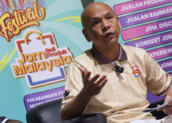 ARMIZAN Mohd. Ali ketika ditemui pemberita selepas Majlis Perasmian Festival Jom Malaysia di pekarangan Stadium Negeri Batu Kawan, Pulau Pinang malam ini.-UTUSAN/DANIAL SAAD