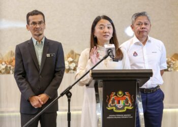 HANNAH Yeoh pada sidang akhbar majlis pengumuman tapak bazar Deepavali di Putrajaya. - UTUSAN/FAISOL MUSTAFA