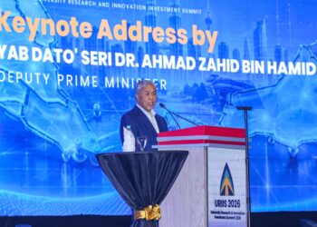 AHMAD Zahid Hamidi ketika berucap pada Majlis Perasmian UniversitY Research and Innovation Investment Summit (URIIS) 2026 di WTCKL di sini, hari ini. - UTUSAN/ISKANDAR ISHAK