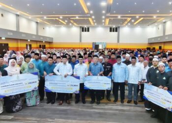 MOHAMAD Abdul Hamid (tengah) ketika menghadiri Majlis Perhimpunan Guru KAFA, Pegawai Masjid dan Siak Tahun 2026 di Seberang Jaya, Pulau Pinang hari ini.