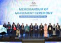 DR. Yatimah Alias dan Ketua Pegawai Eksekutif MARii, Ts. Azrul Reza Aziz bergambar bersama Timbalan Perdana Menteri, Datuk Seri Dr. Ahmad Zahid Hamidi dan Menteri Pendidikan Tinggi, Datuk’ Seri Diraja Dr. Zambry Abd Kadir rsempena pelancaran Sidang Kemuncak Penyelidikan dan Inovasi Universiti serta Pelaburan (University Research and Innovation Investment Summit, URIIS) 2026 hari ini.