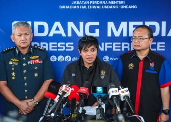 AZALINA Othman Said ketika ditemui pemberita pada Program Literasi Akta Antibuli 2026 (AKTA 876) dan Peranan Tribunal Bagi Antibuli (TAB) di Dewan Tun Templer 2, Maktab Tentera Di Raja (RMC) Sungai Buloh di sini, hari ini. - UTUSAN/SYAKIR RADIN