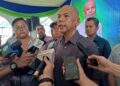 ARMIZAN Mohd. Ali ketika ditemui pemberita selepas menyempurnakan Majlis Perasmian Pencawang Pembahagian Utama (PPU) 33/11kV Benoni hari ini. - UTUSAN/RAEESAH HANAN