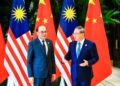 ANWAR Ibrahim mengadakan pertemuan dua hala dengan Perdana Menteri China, Li Qiang di Hangzhou, China, semalam. – BERNAMA