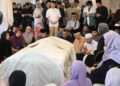 Ahli keluarga dan kenalan terdekat turut hadir bagi memberikan penghormatan terakhir kepada Allahyarhamah Dr. Siti Hasmah.