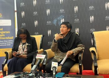 AZALINA Othman Said (tengah) ketika sidang media sidang media selepas Sesi Pendengaran Awam JKPK RUJ Kebebasan Maklumat 2026 di Parlimen Malaysia, di sini, hari ini.